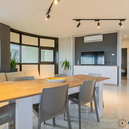 The Boat By Apulia * باري