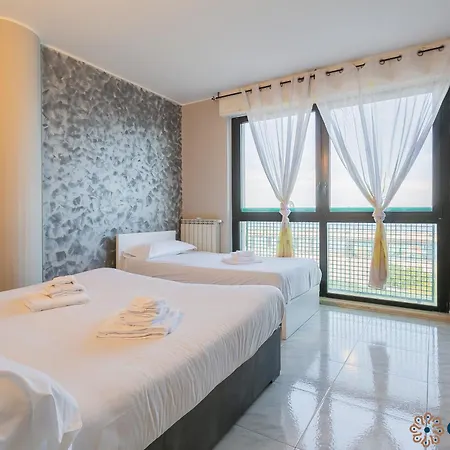 The Boat By Apulia باري